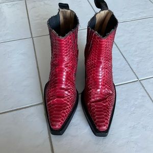 Aligator skin ,hand made buts french origin, almost new